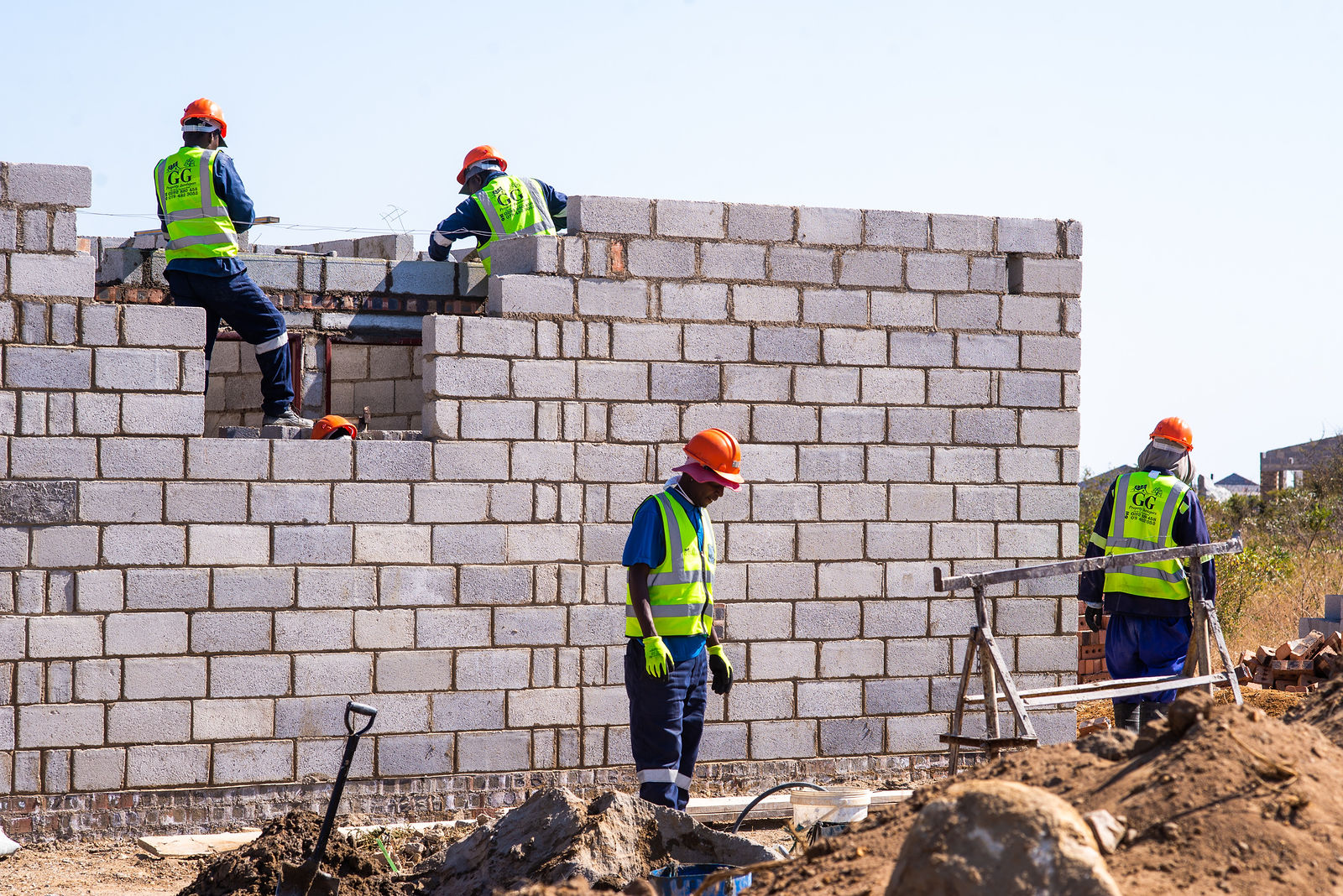 Blockwork and GG crew building on site